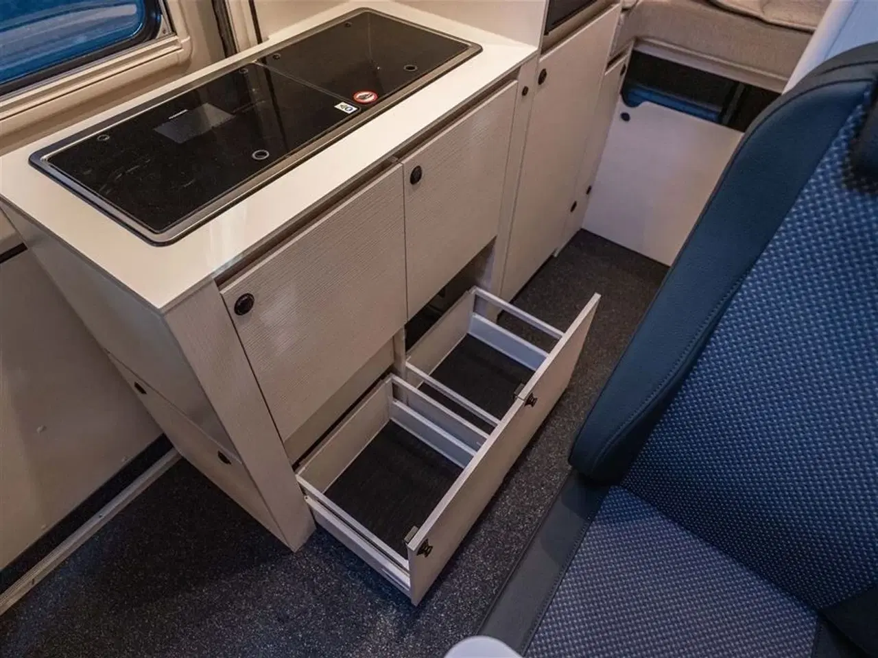 Billede 20 - 2026 - Tourne 6.4 Select aut. gear - Black Tournes topmodel med langsgående senge