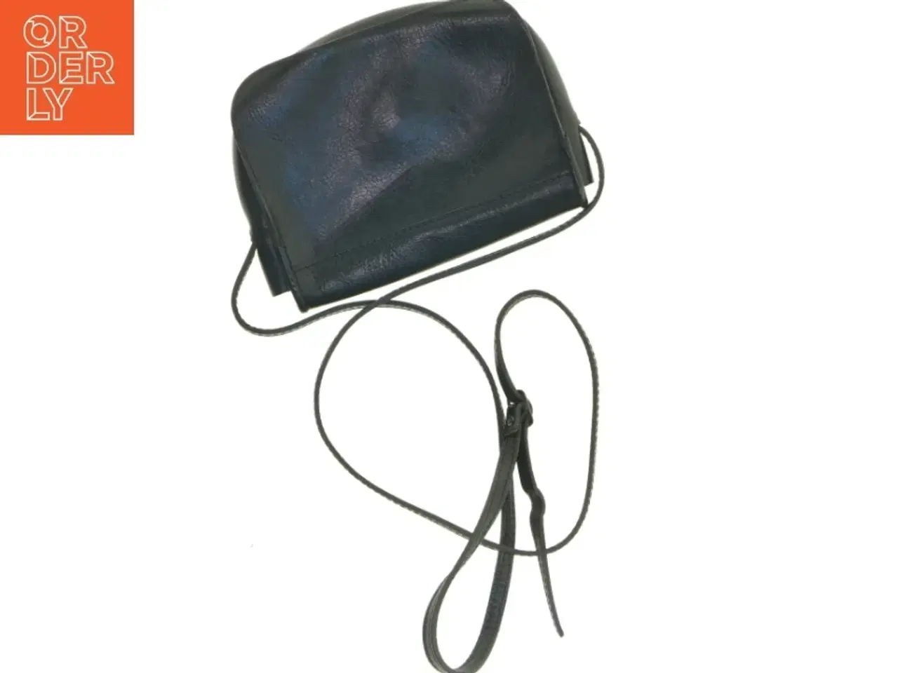 Billede 4 - Klassisk Sort Crossbody skuldertaske i læder fra Burkelys Leatherhouse (str. 20 x 15 cm)