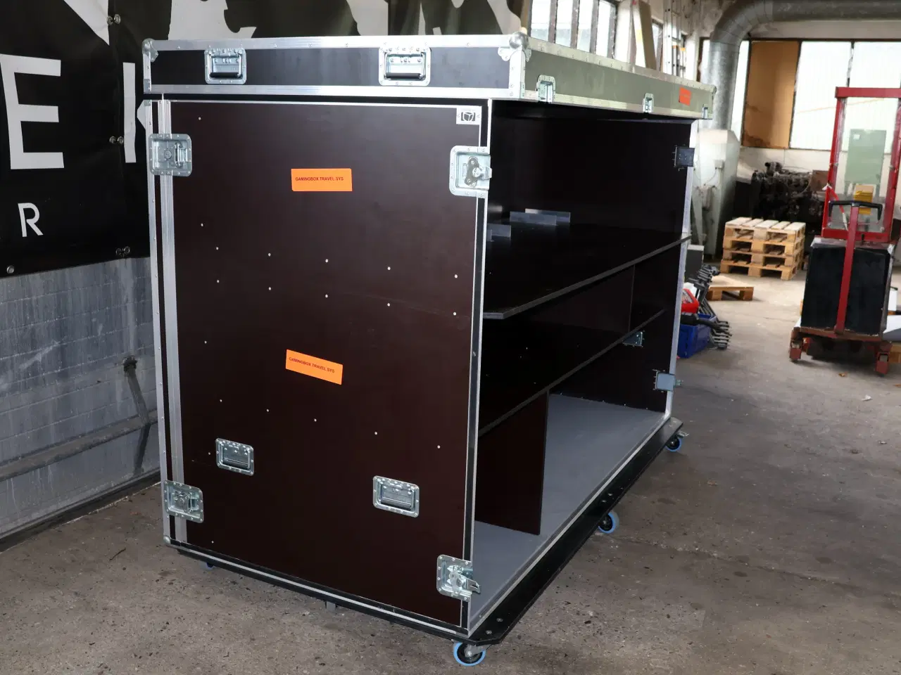 Billede 4 - Kæmpe Flightcase/transportkasser m/9 stk hjul