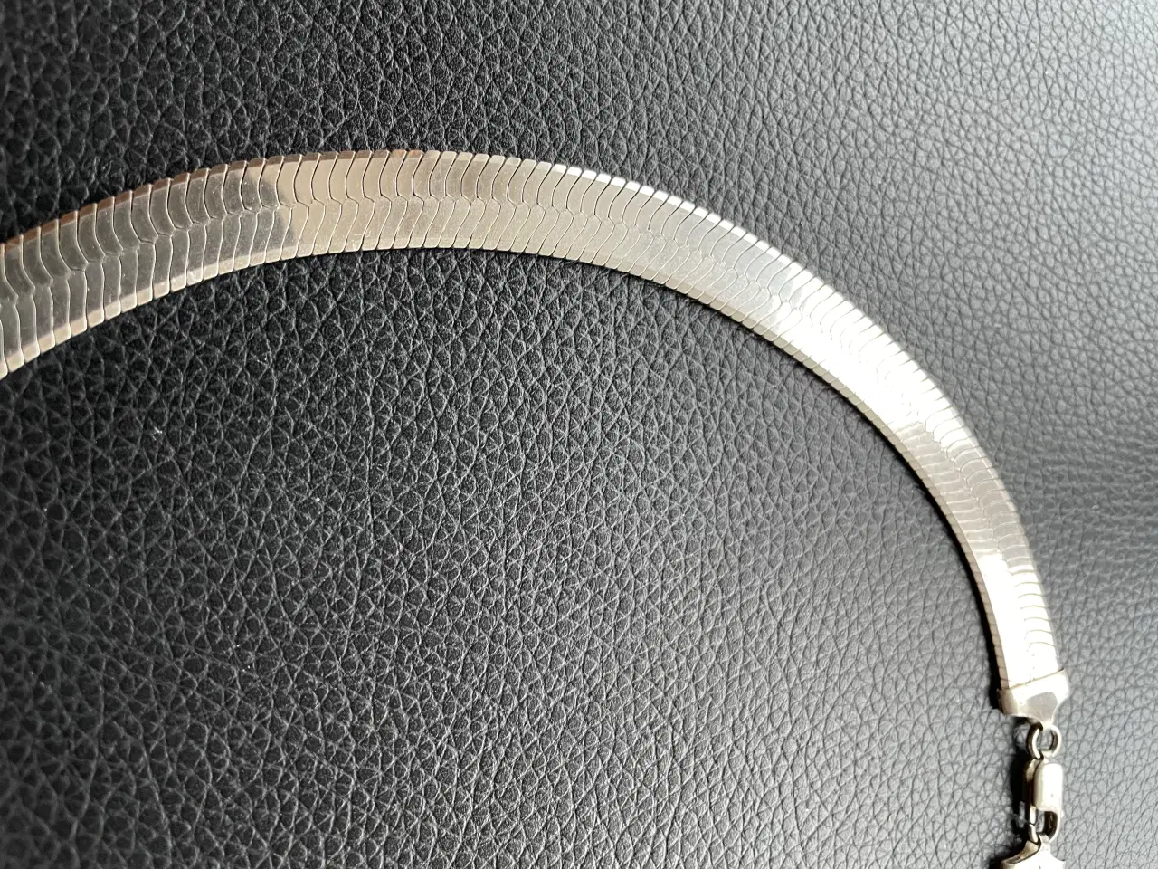 Billede 2 - bred Herringbone sølvhalskæde