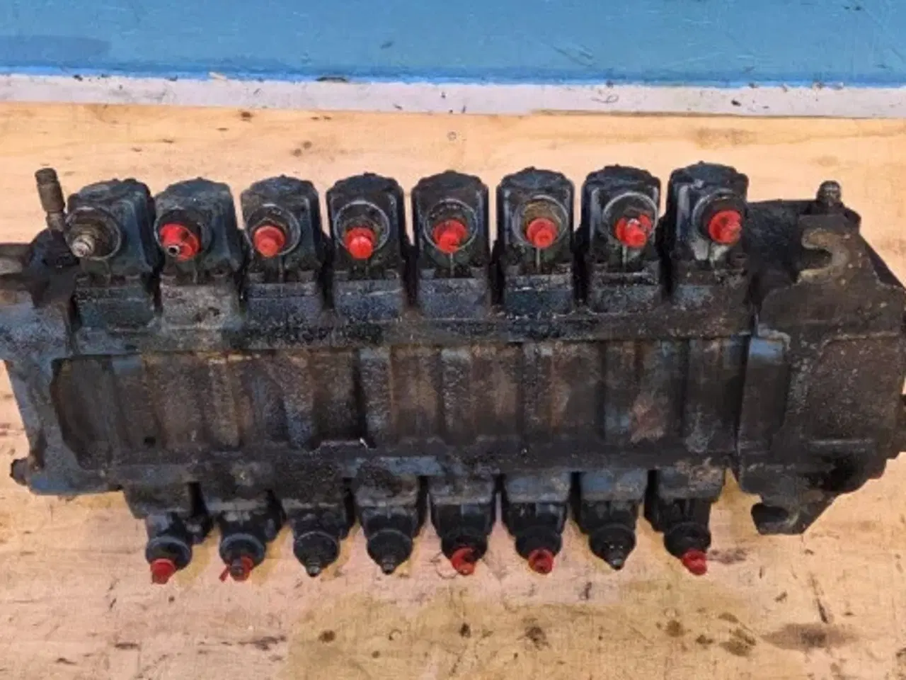 Billede 8 - New Holland LB115B Hydraulikventil 87305216