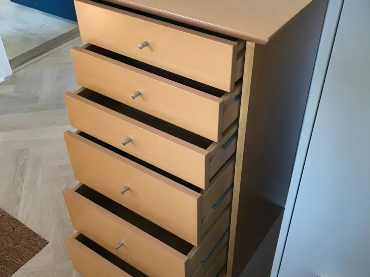 Billede 2 - Fin Kommode med seks skuffer