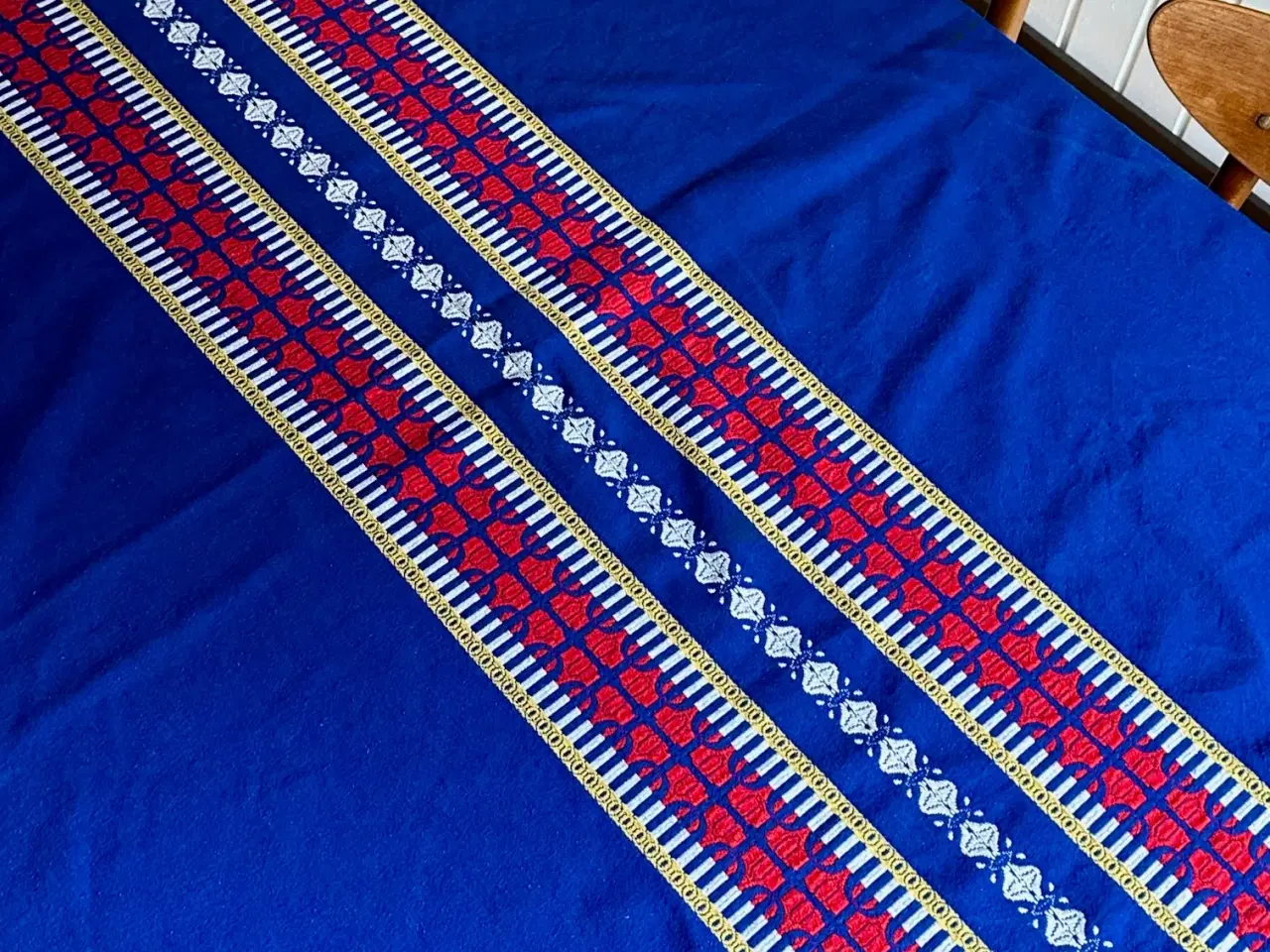 Billede 4 - Blå juledug m vævning, 130 x 117 cm