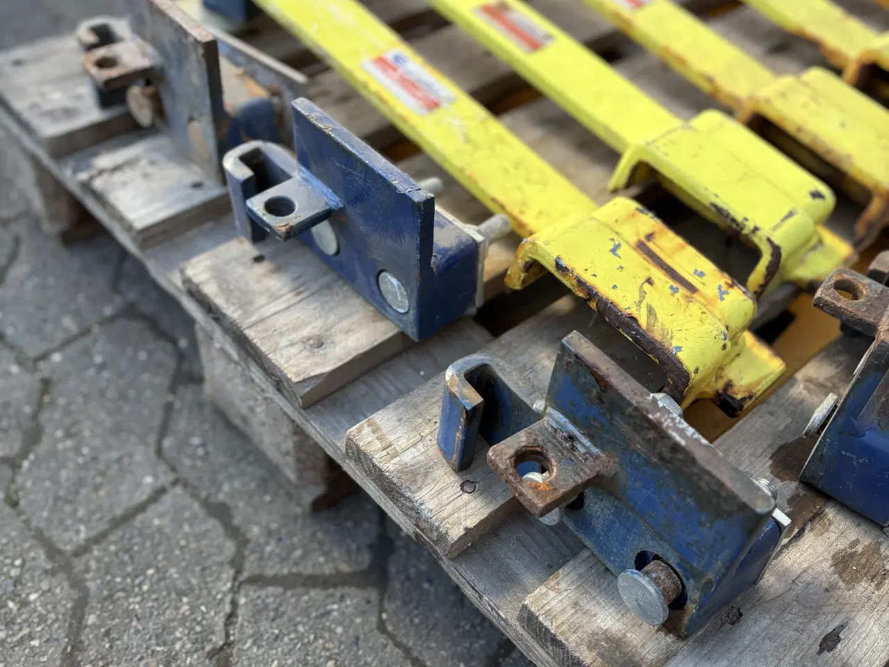 Billede 6 - Låsebomme til container - 7 stk = 2500 kr.