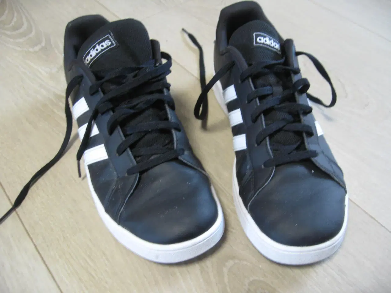 Billede 1 - Adidas Grand Court sko str 39 1/3