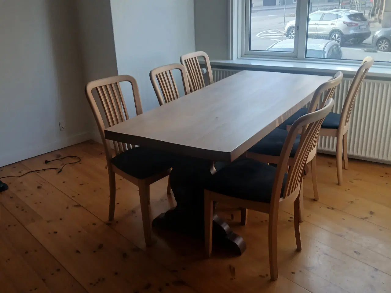 Billede 1 - Bord med 6 stole