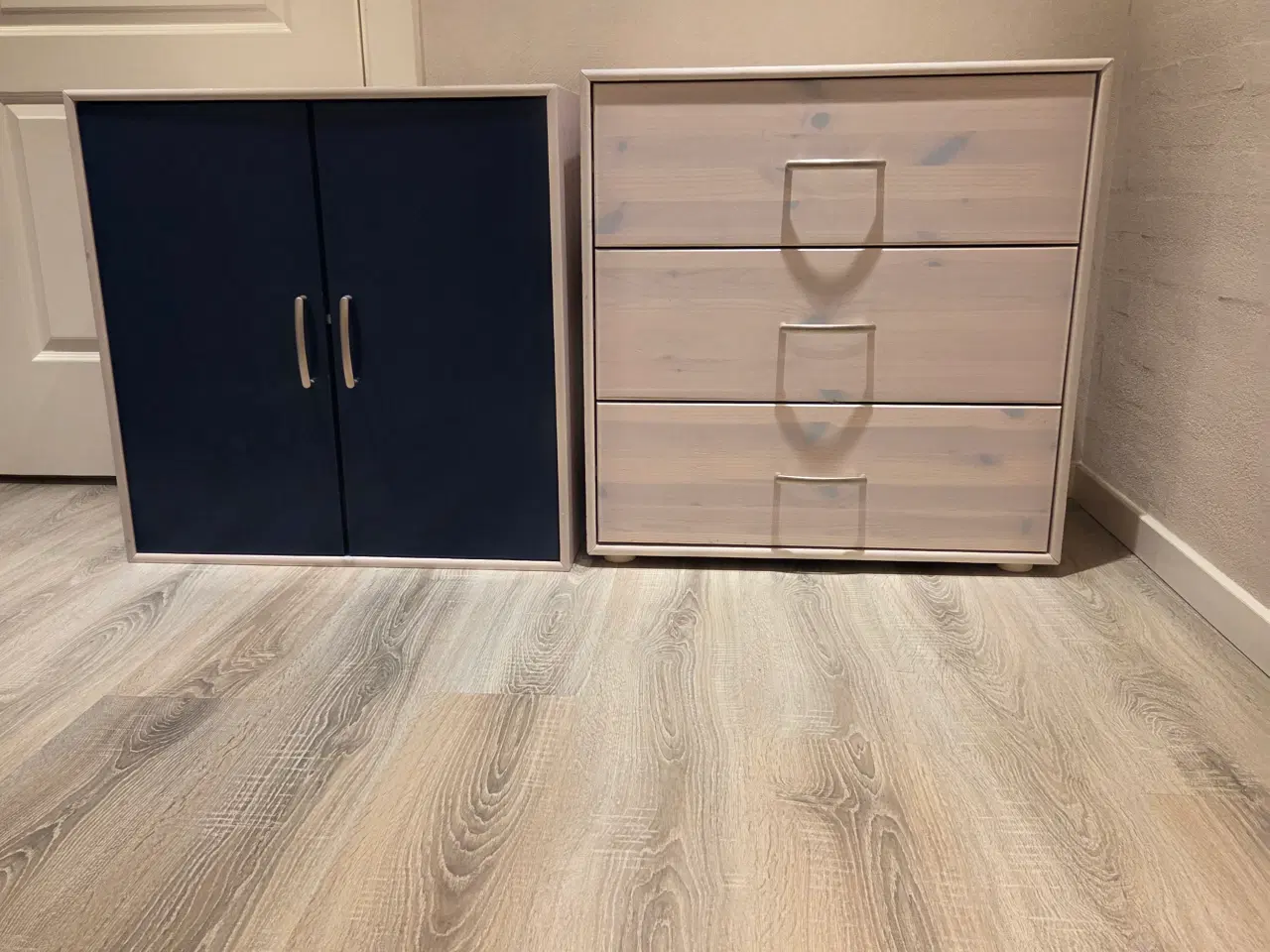 Billede 2 - Skab med skuffer 