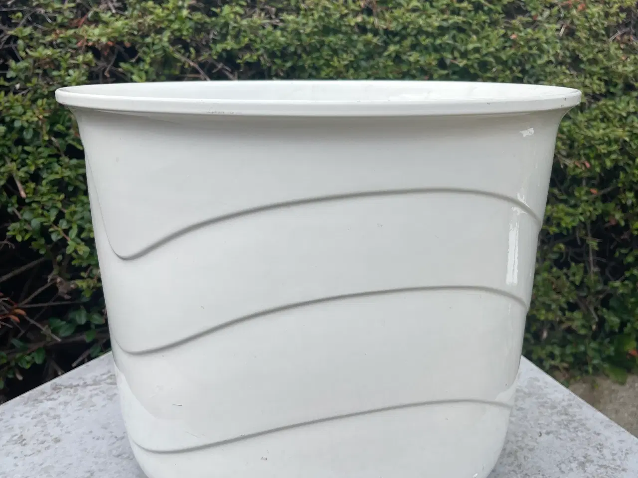 Billede 1 - Stor Hvid porcelæn skjuler med huller i bunden