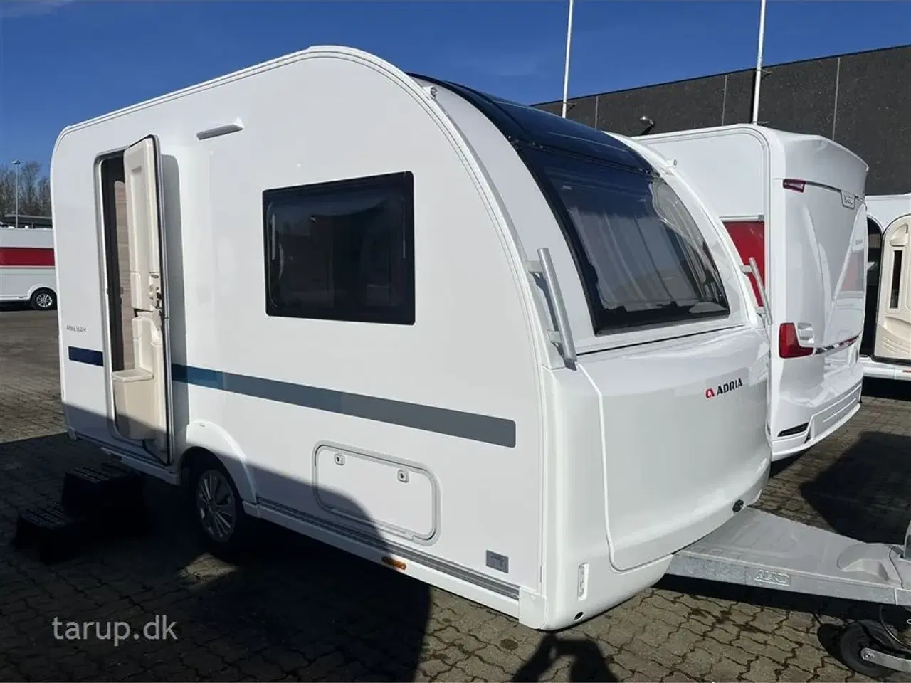 Billede 1 - 2026 - Adria Altea 362 LH   Enkeltsenge m/udtræk, rundsidde-gruppe, panorama vindue, el-gulv-varme, TV-holder,  stort 142 l. køleskab/ fryser