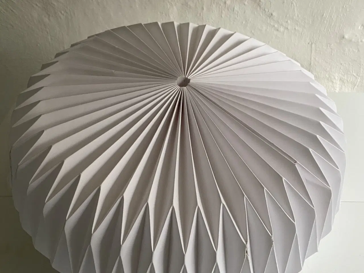 Billede 4 - Hvid foldet loftlampe