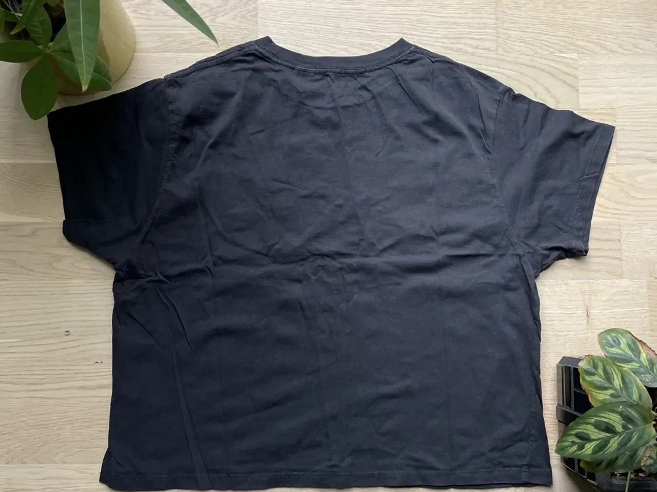 Billede 2 - Levi’s tshirt sort med kobber logo