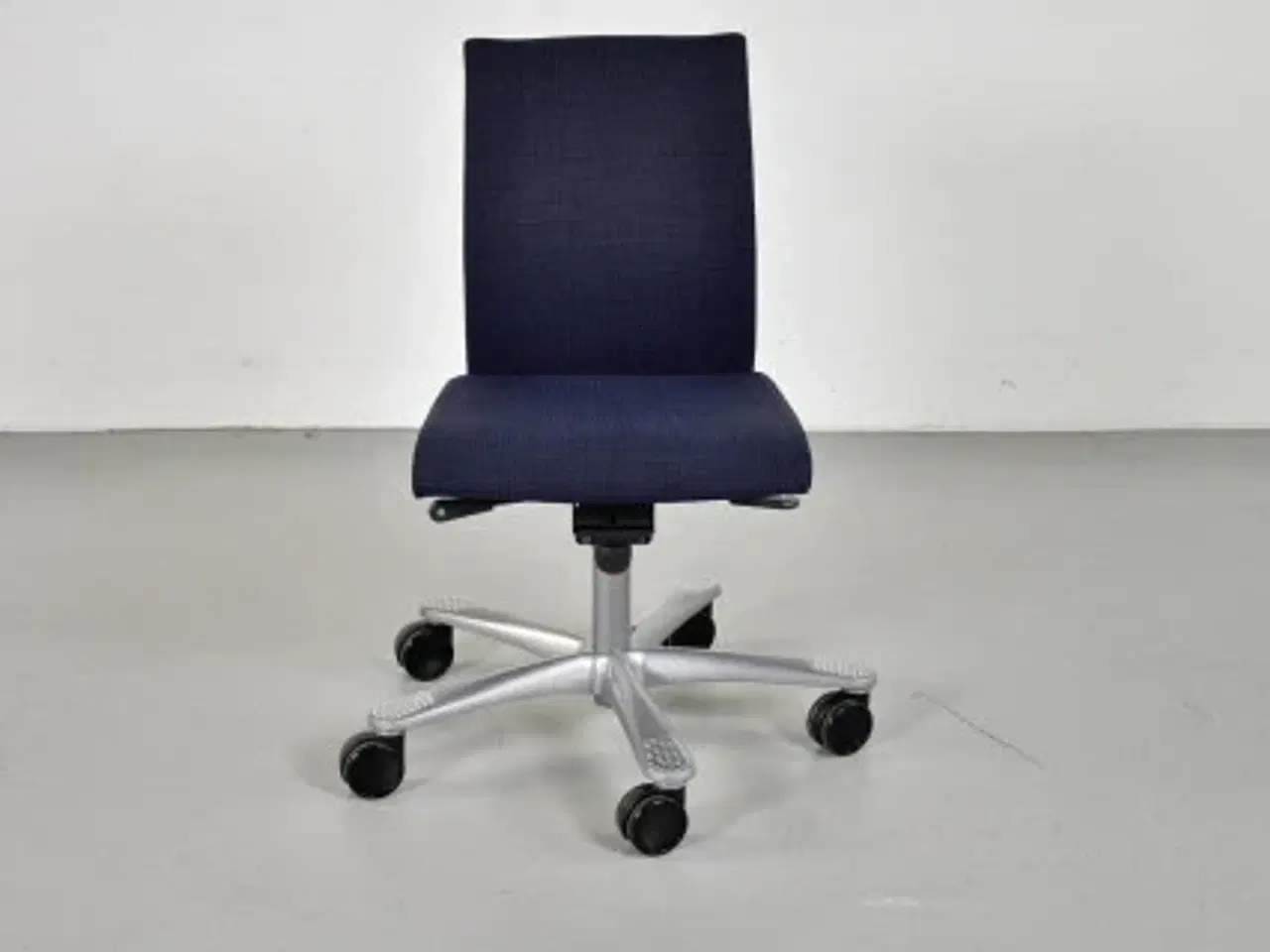 Billede 1 - Häg h04 credo 4400 kontorstol med sort/blå polster og alugråt stel