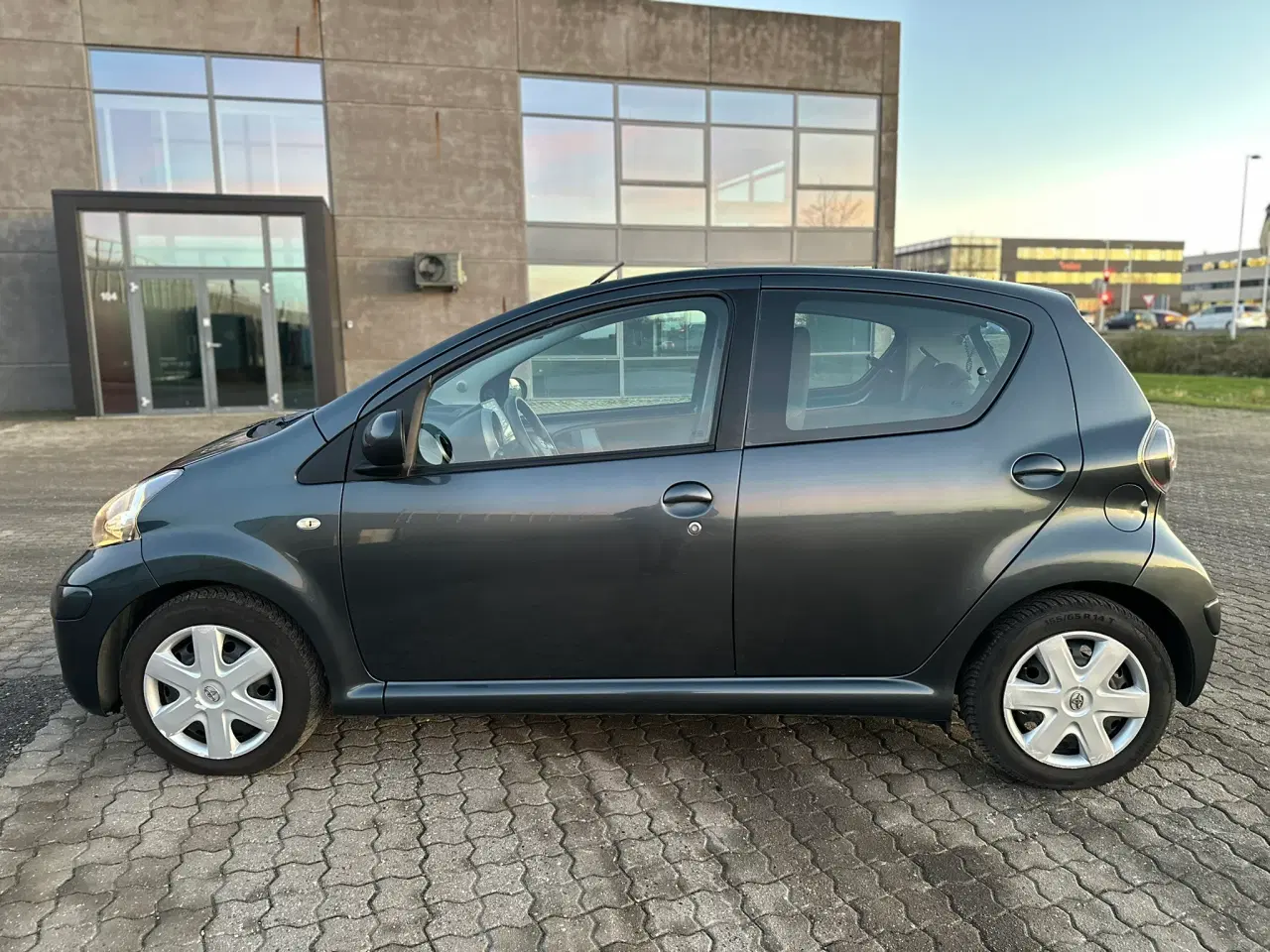 Billede 3 - Toyota Aygo 5-dørs 1.0 HB AUT / automatgear person
