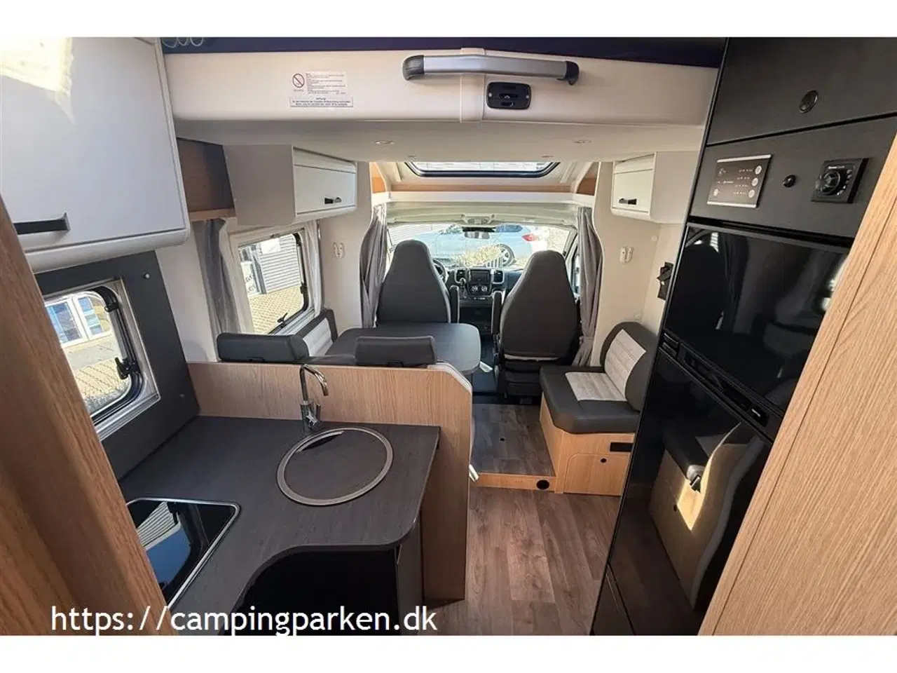 Billede 5 - 2024 - SunLight T 68 Adv. Edi. - Aut. gear Lækker autocamper med enkeltsenge, hæve/sænkeseng, automatgear og adaptiv fartpilot