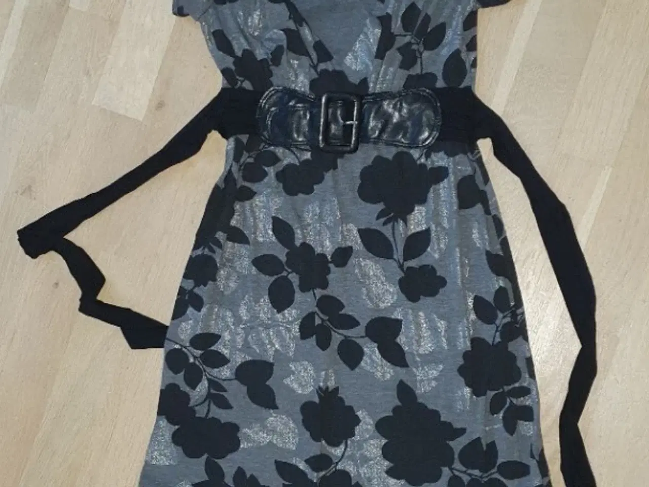 Billede 1 - Kjole 	