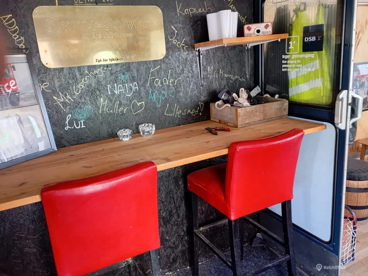 Billede 5 - Unikt værksted med lastbil grav. Tidligere lejer drev smede firma på adressen stbil grav. 100 m2 kontor grund ca 3000 m2.til leje på Jens Holms Vej 37.