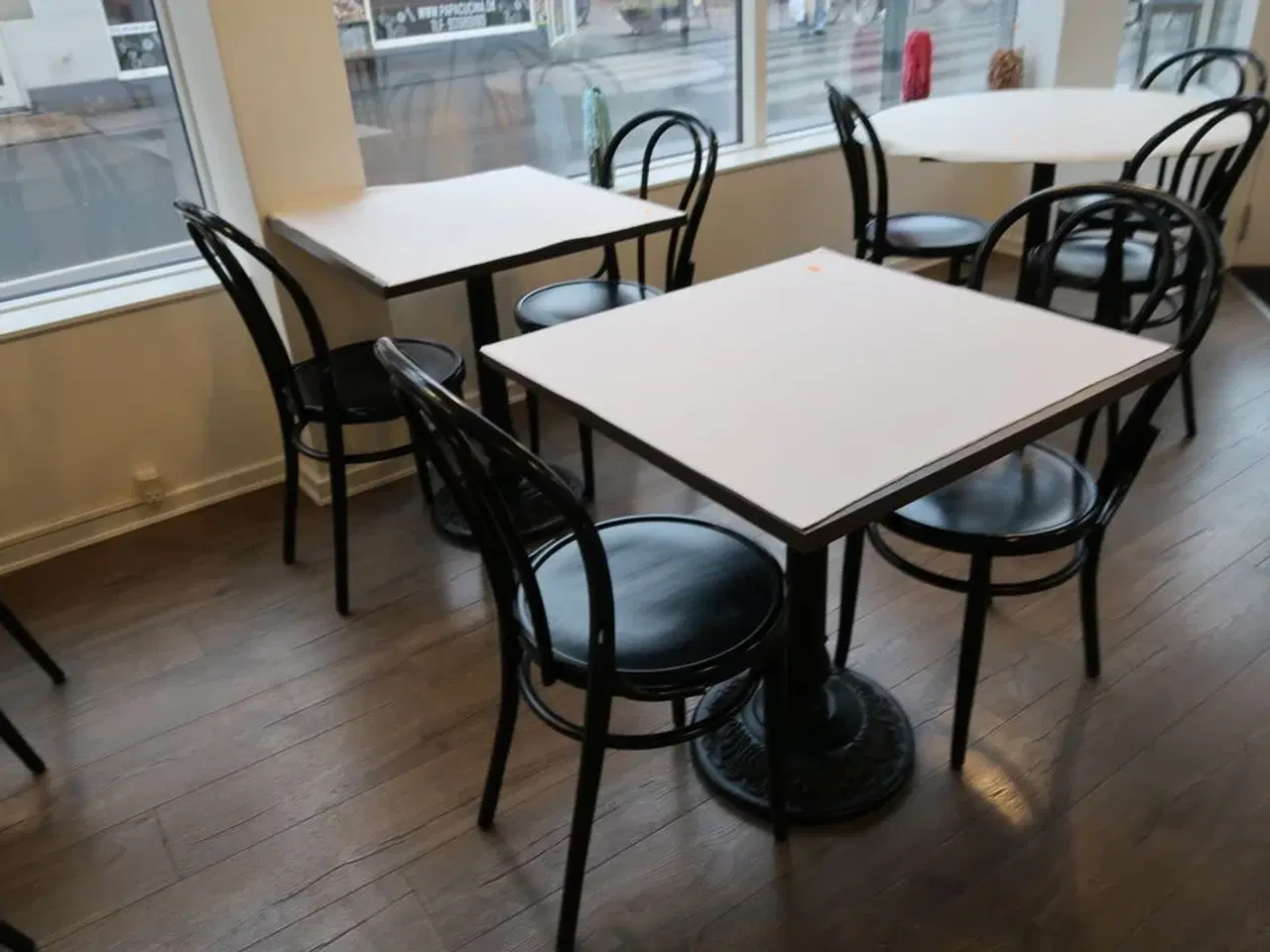 Billede 2 - 2 stk. caféborde med 4 stk. caféstole