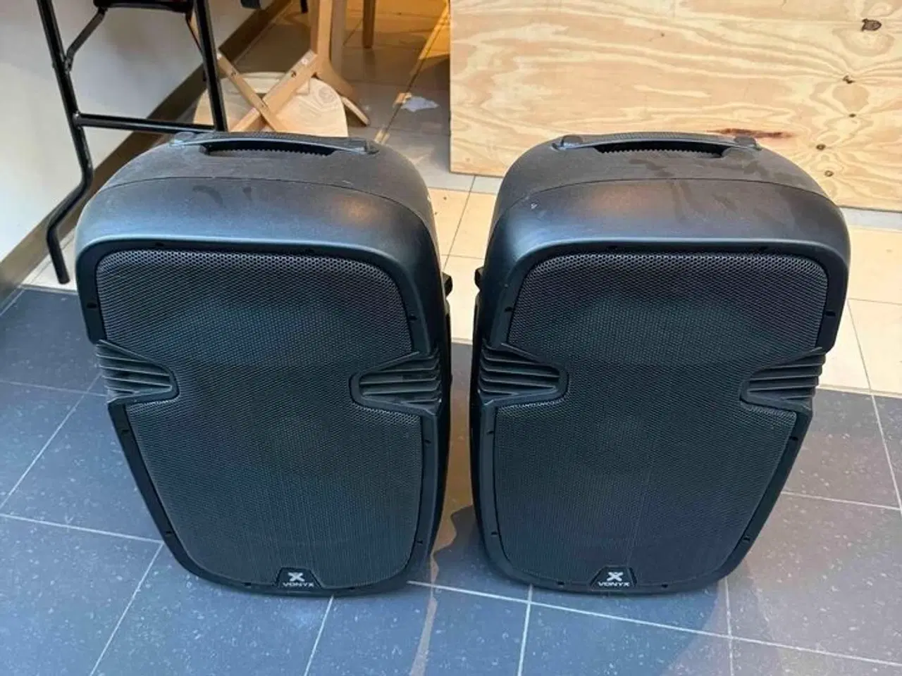 Billede 1 - 2 stk. højtalere med stativer