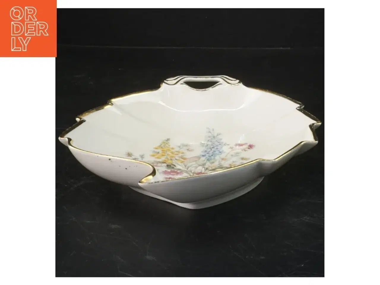 Billede 1 - Oval broholmskål med blomsterdesign fra Broholm (str. 22,5x17 cm)