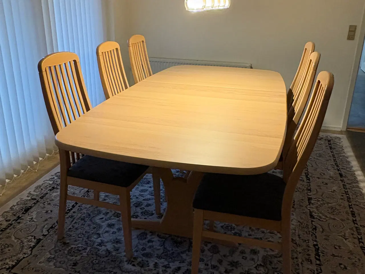 Billede 2 - Spisebord i bøg