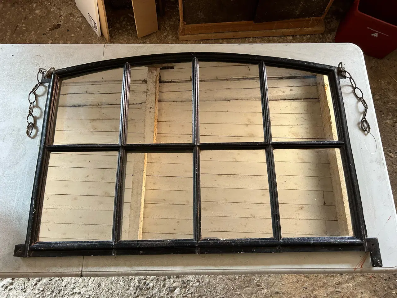 Billede 1 - Staldvindue med spejl i jern