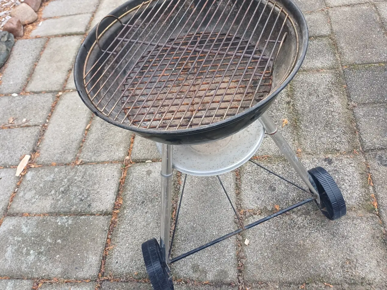 Billede 2 - Weber kugle grill sælges