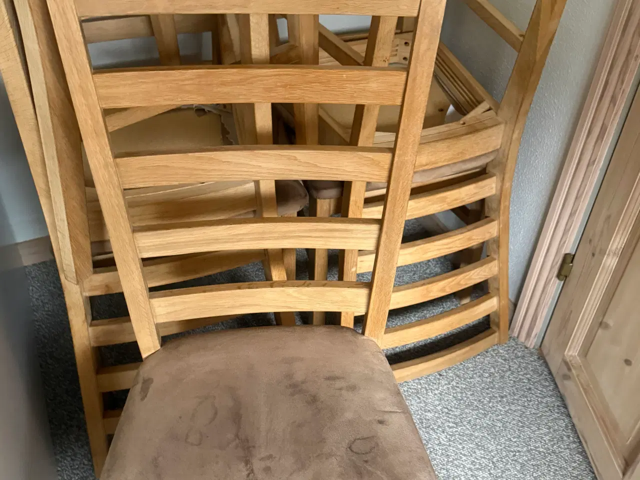 Billede 2 - Spisebordsstole i træ 