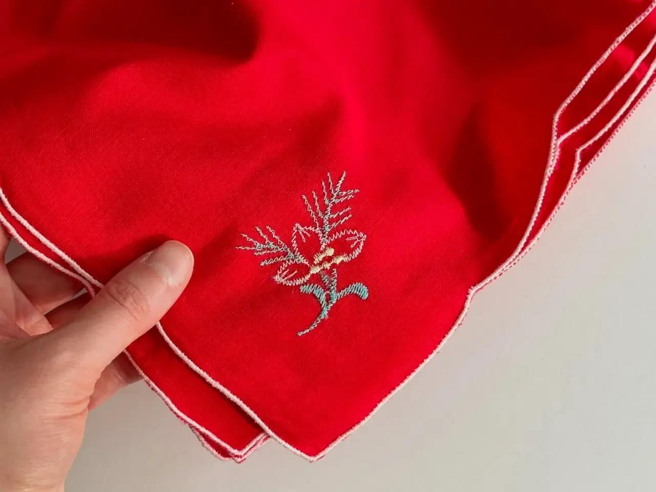 Billede 5 - Røde stofservietter m motiv, 8 stk samlet