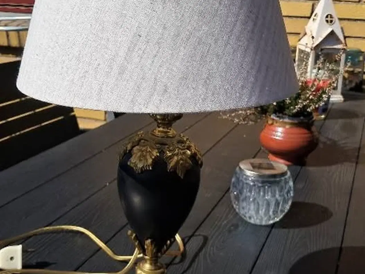 Billede 5 - FLOT GAMMEL LAMPE m. messing ornamentik