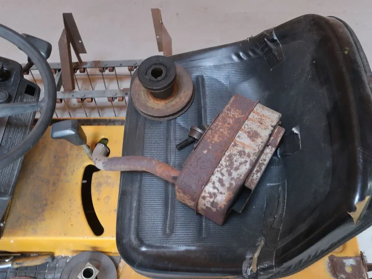 Billede 8 - Plænetraktor (motor mangler)