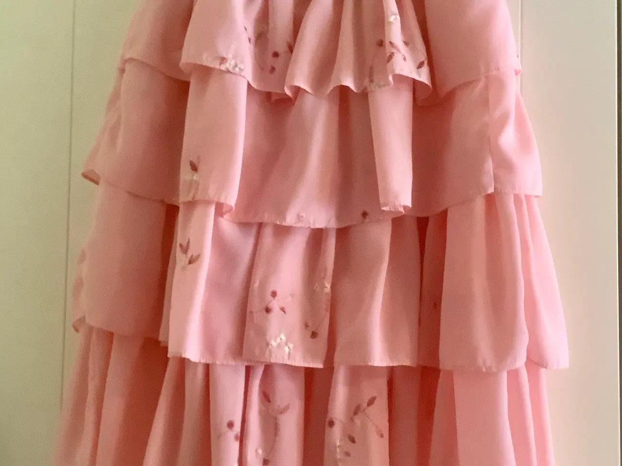 Billede 1 - Sart rosa farvet nederdel.