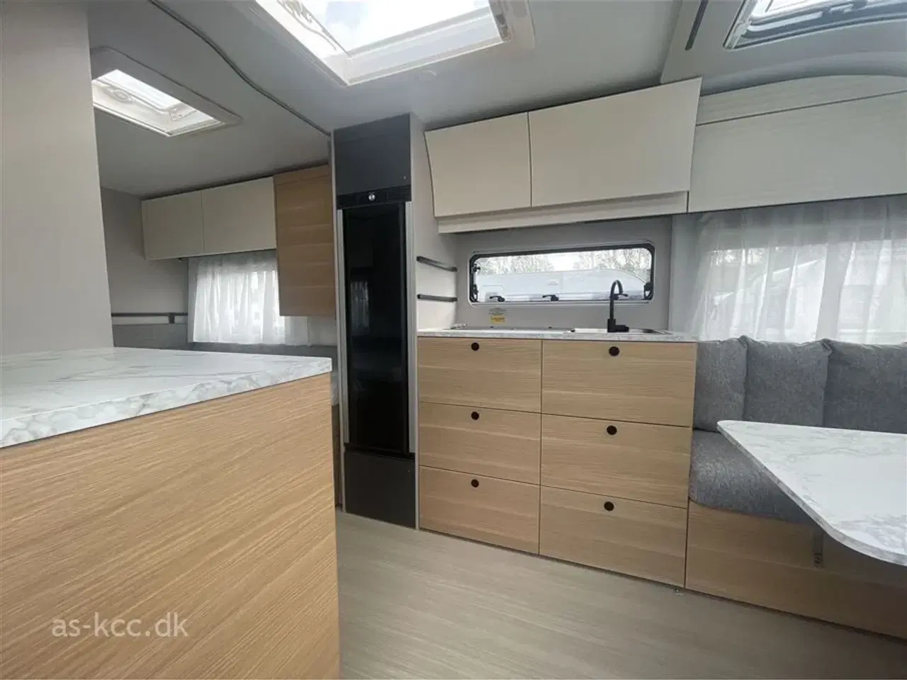 Billede 4 - 2026 - Adria Adora 572 UT   Adria Adora 572 UT Årg, 2026 4 sovepladser, 5 siddepladser