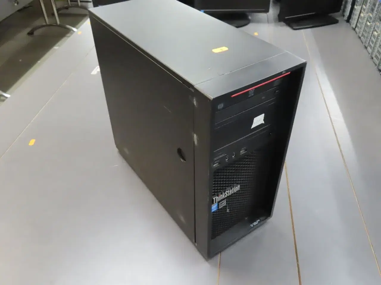 Billede 1 - Workstation P300 - LENOVO