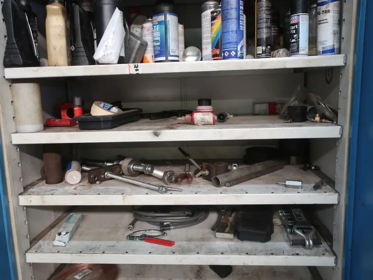 Billede 4 - Stålskab med div. Værktøj og plejemidler