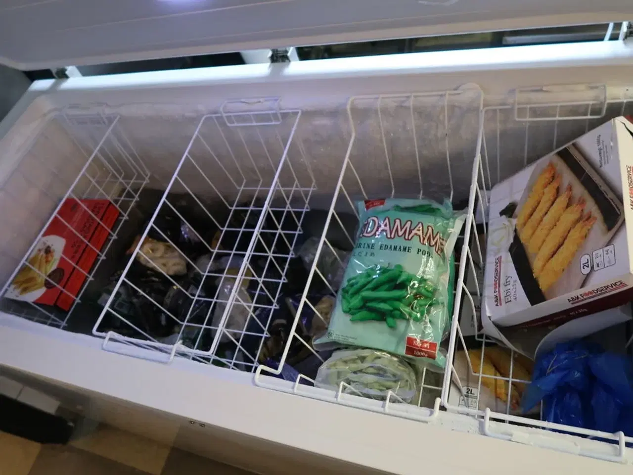 Billede 4 - Kummefryser LOGIK LCF420W23E uden indhold