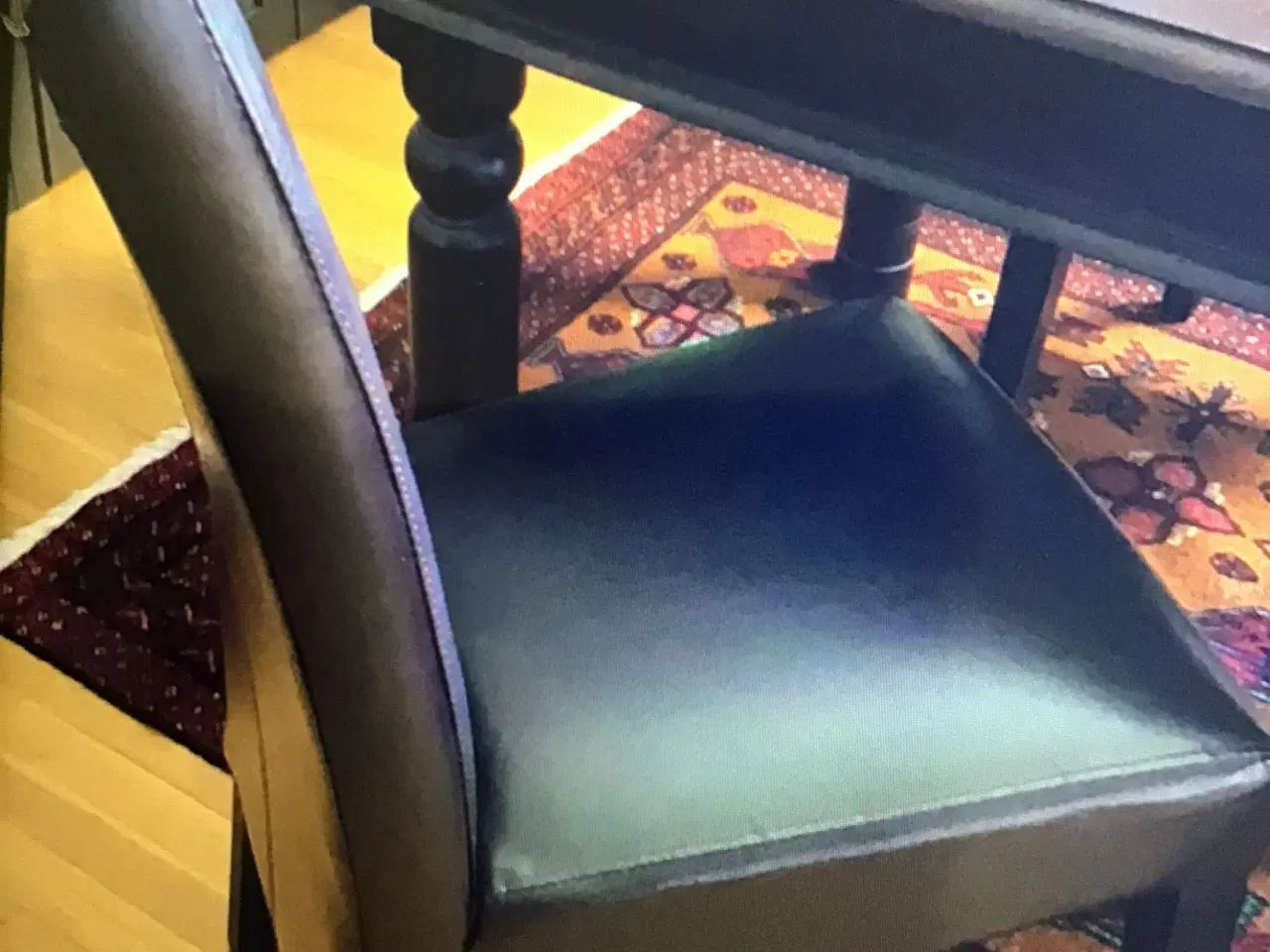 Billede 3 - Spisebord og 4 stole, brun