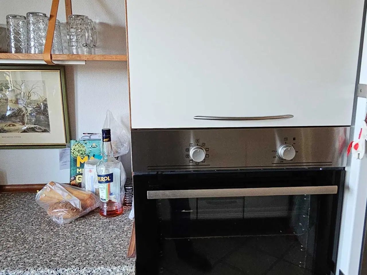 Billede 4 - Svane køkken hvid laminat med trækanter