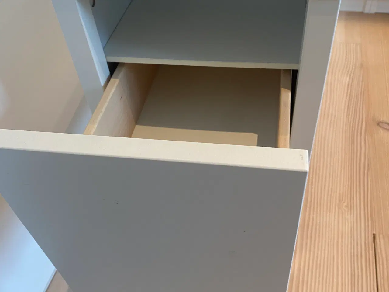 Billede 2 - Sengebord IKEA