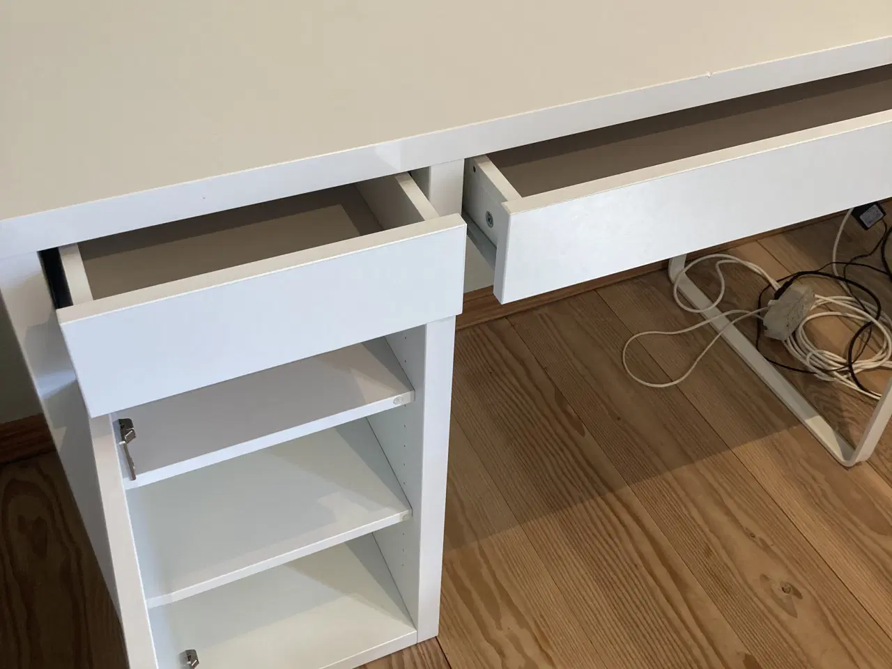 Billede 3 - IKEA skrivebord - MICKE i hvid