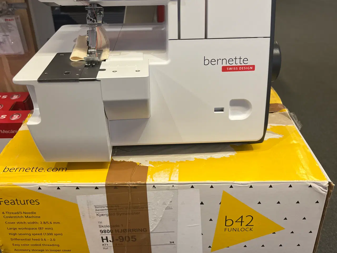 Billede 1 - Bernette 42 ( cover maskine , incl binder )