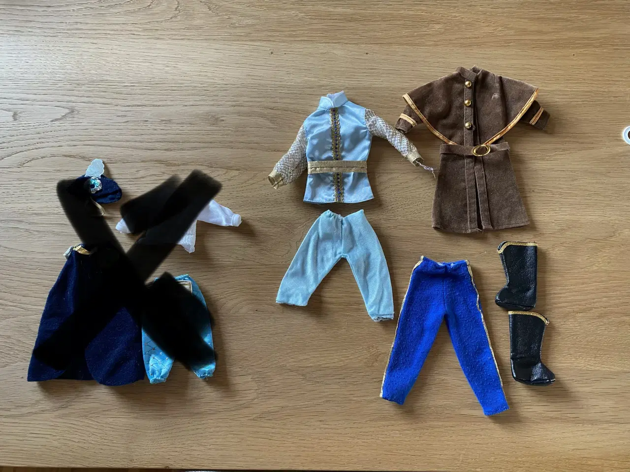 Billede 17 - Barbie dukker med tøj