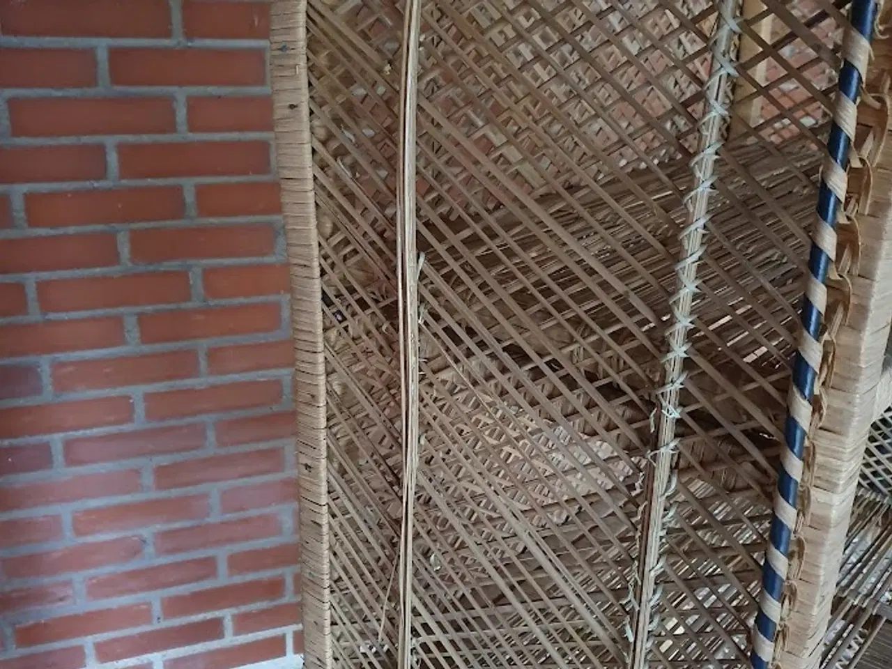 Billede 5 - Reol, rumdeler - i naturfarvet flet - 4 hylder. 