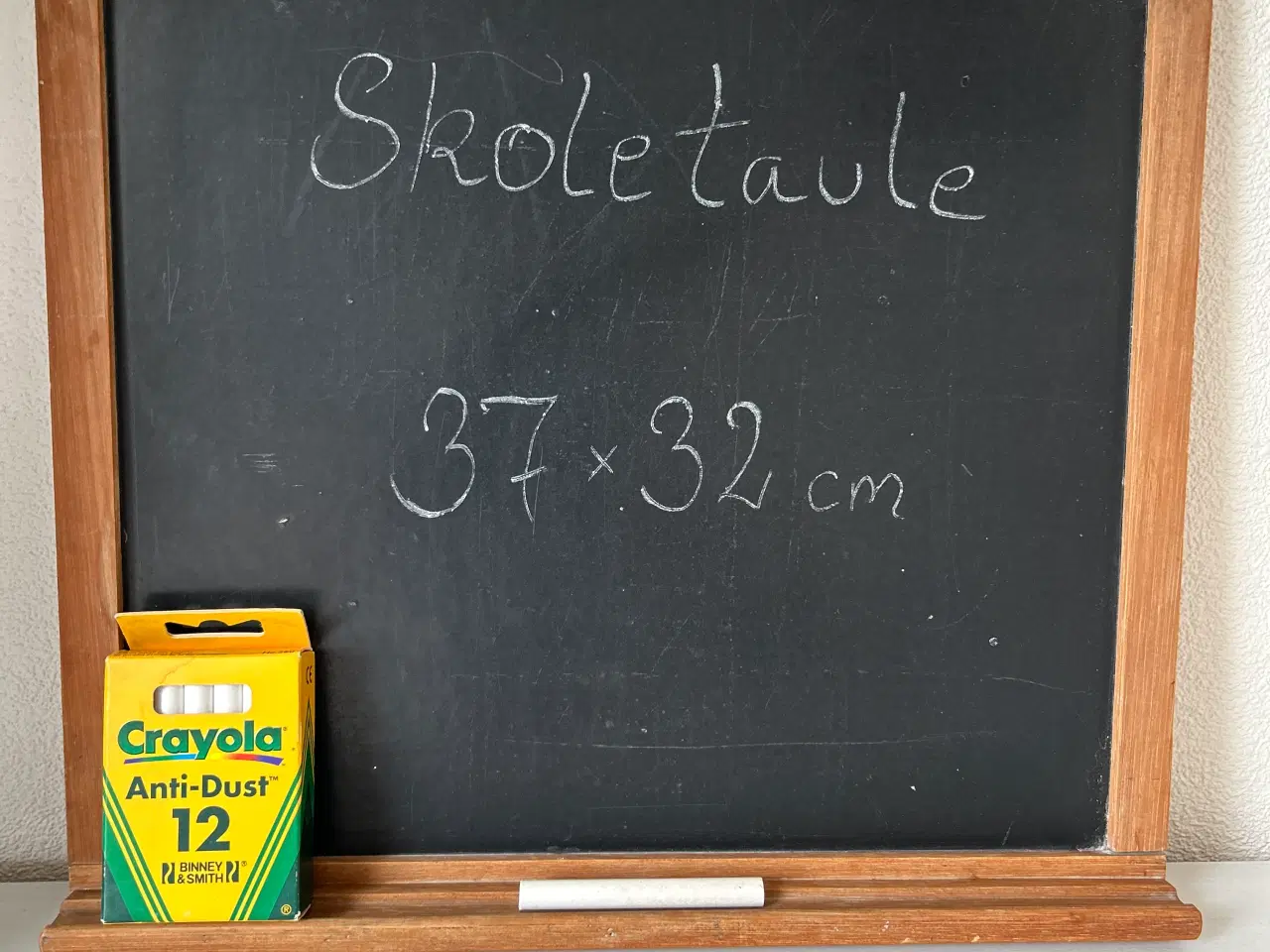Billede 1 - Kridt tavle med hvide crayola kridt