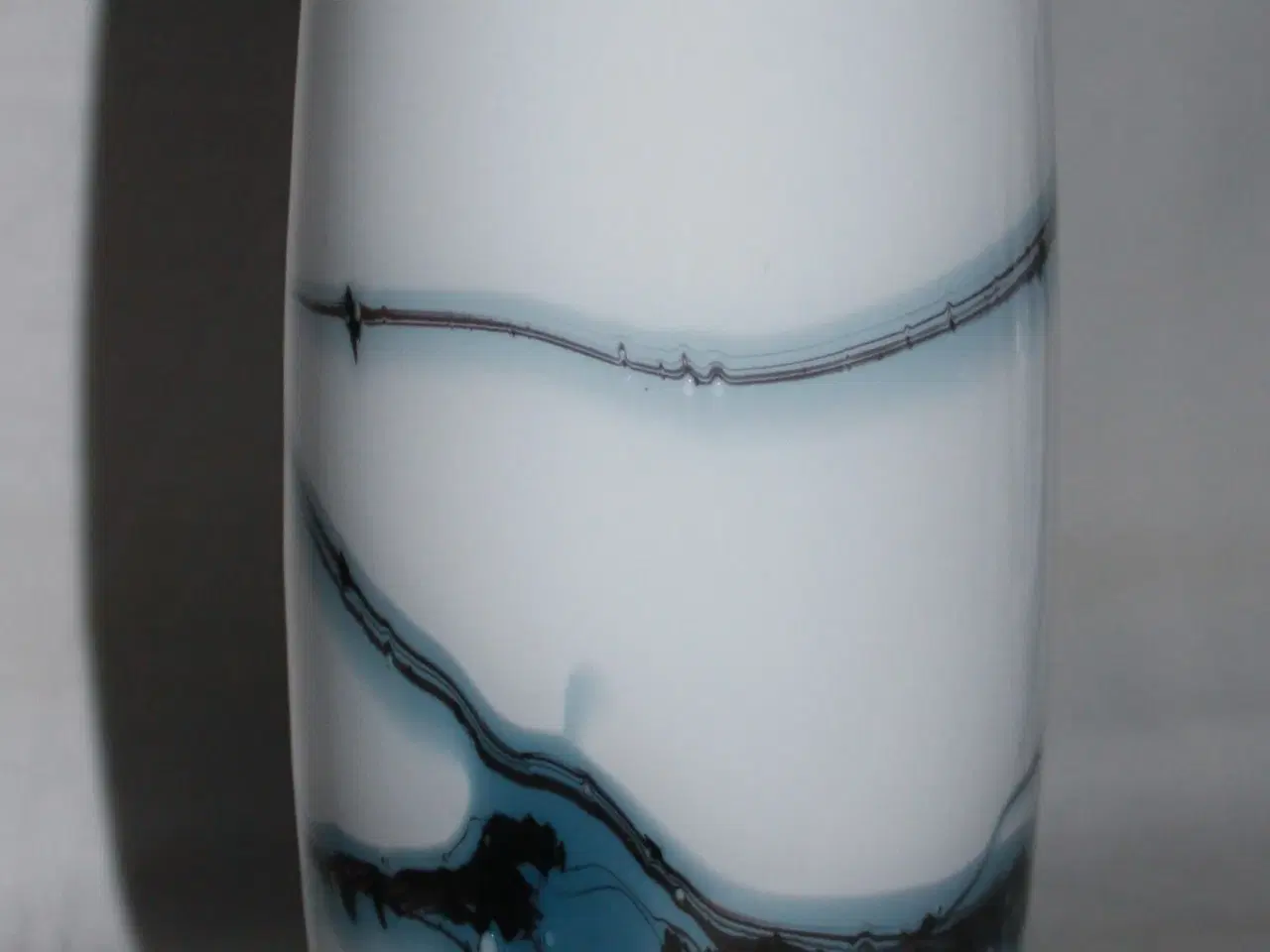 Billede 20 - Holmegaard vase Atlantis med blå striber