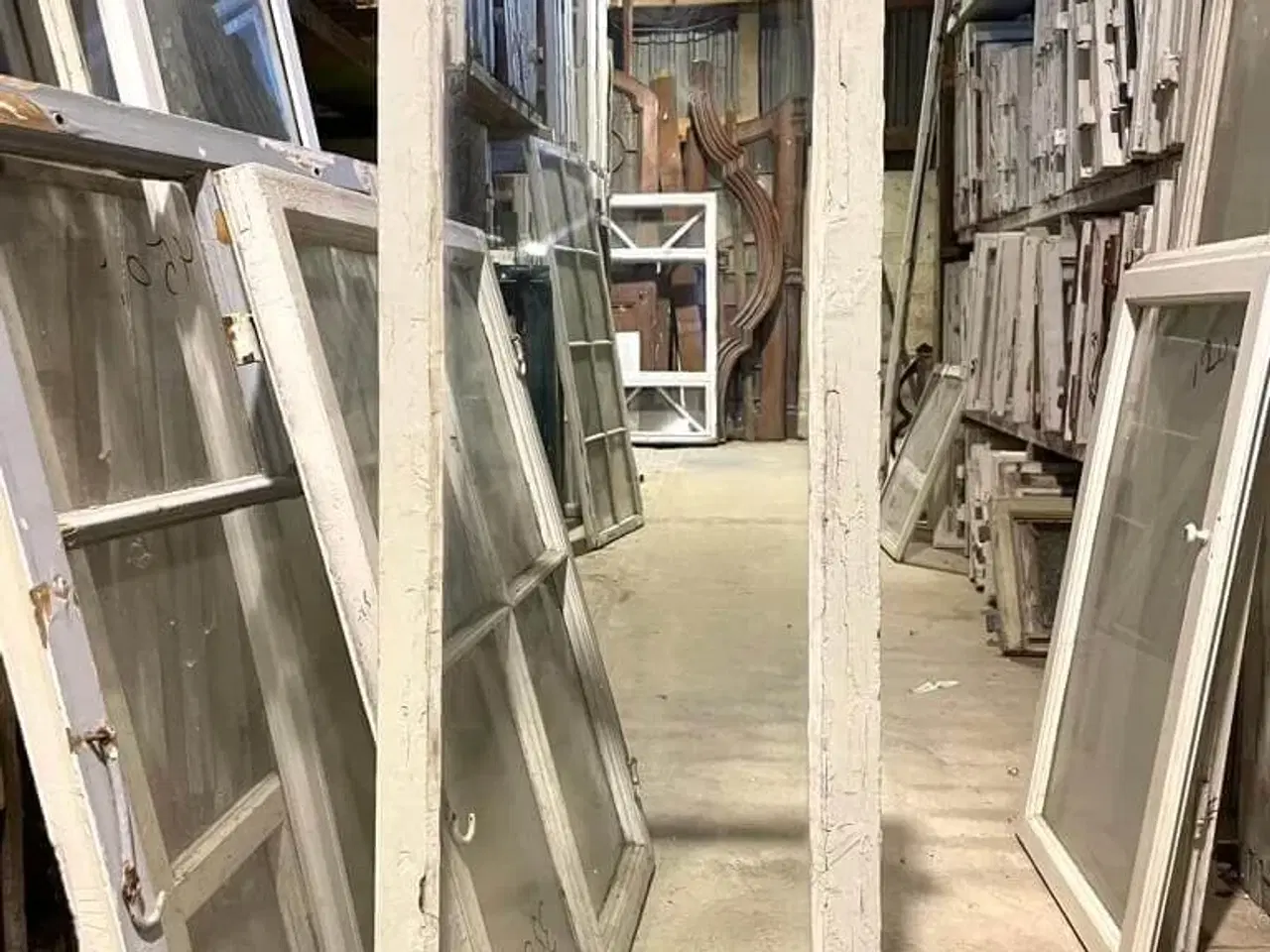 Billede 1 - Smal 1-rudes vinduesramme m. blæst glas