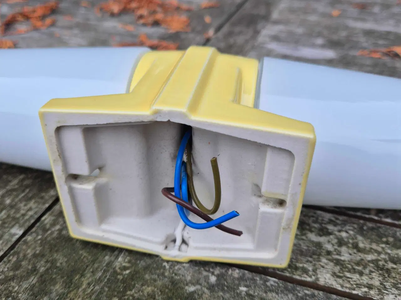 Billede 4 - Gul badeværelseslampe fra Ifö