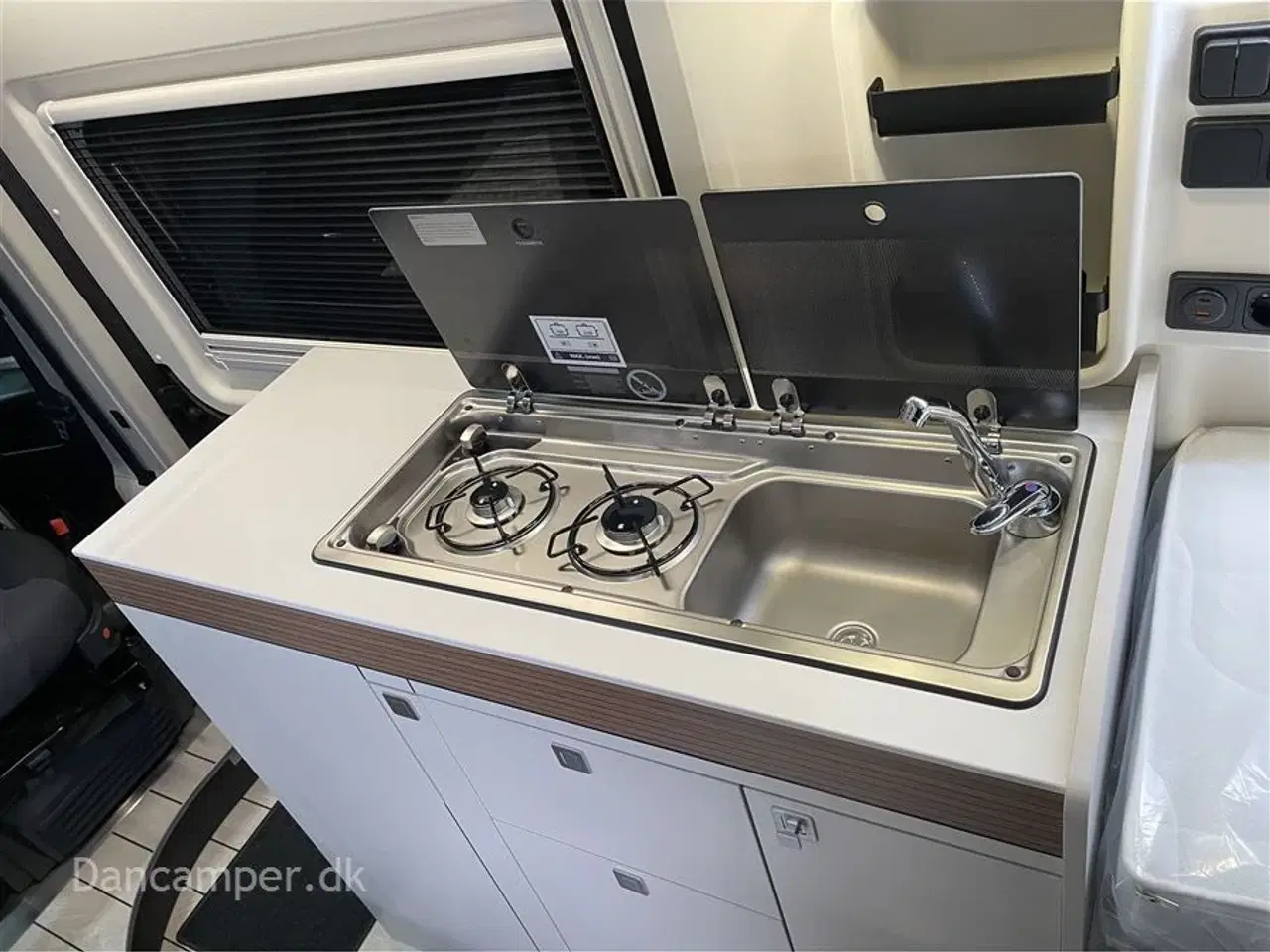 Billede 13 - 2025 - Westfalia Columbus 600 E   MESSEPRIS kr. 999.900,- SPAR kr. 90.000,- Ny 2025 kort model. 140 HK, 8-trins automatgear, adaptiv fartpilot, langsgående soveplads 198/177 * 197