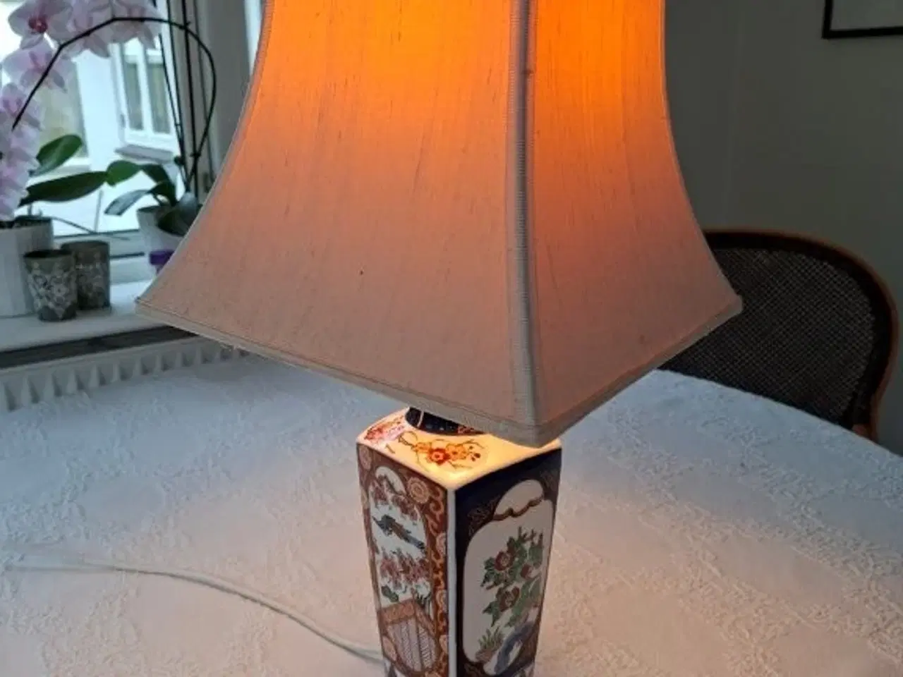 Billede 4 - Gold Imari håndmalet bordlampe med skærm sælges