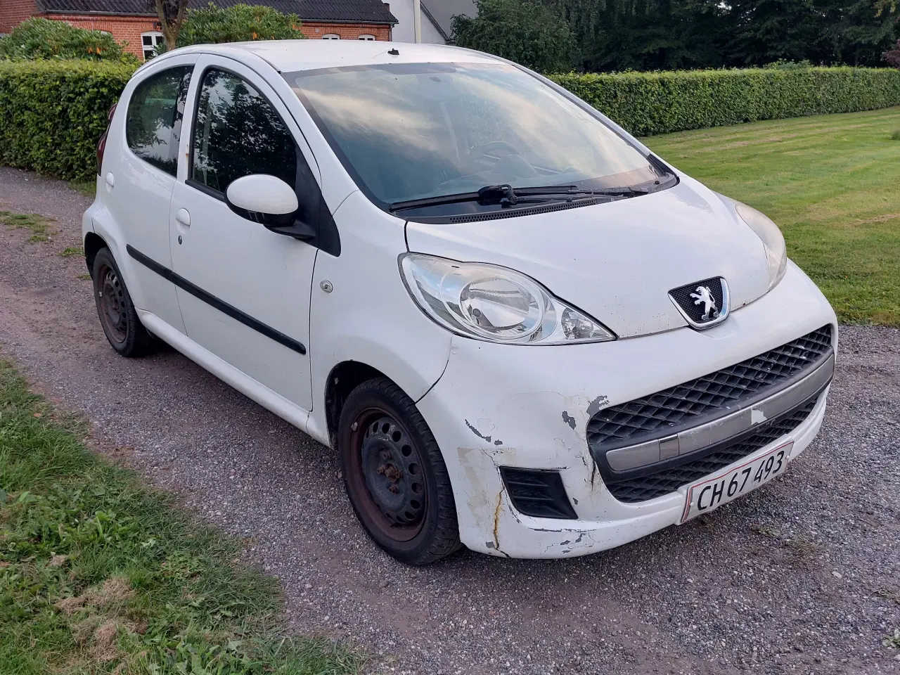 Billede 2 - Peugeot 107 1,0. Et år til syn, defekt toppakning,