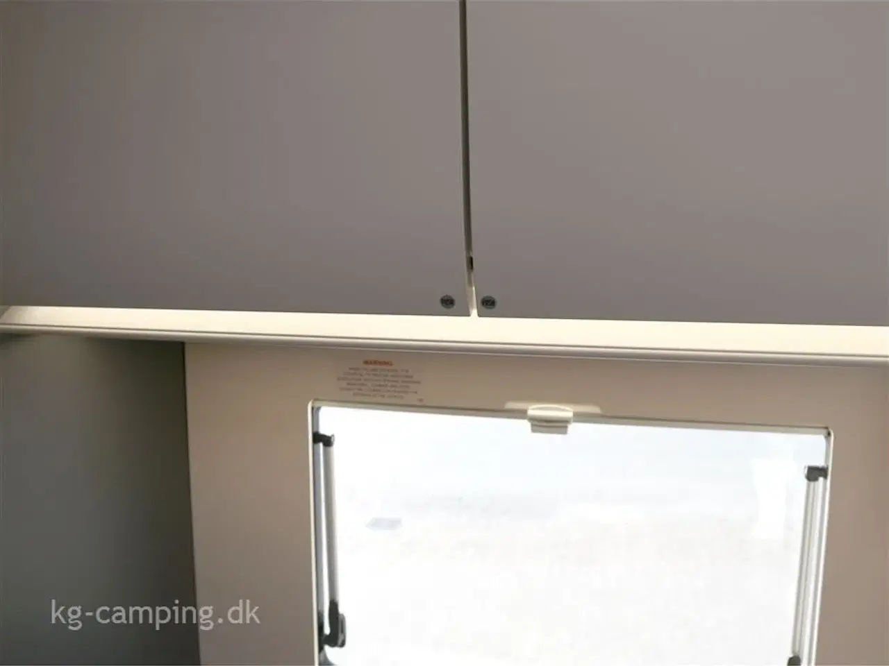 Billede 27 - 2024 - Adria Matrix Axess M670 SL   Nu nedsat med kr.72.709 | Enkeltsenge og sænkeseng i forenden.